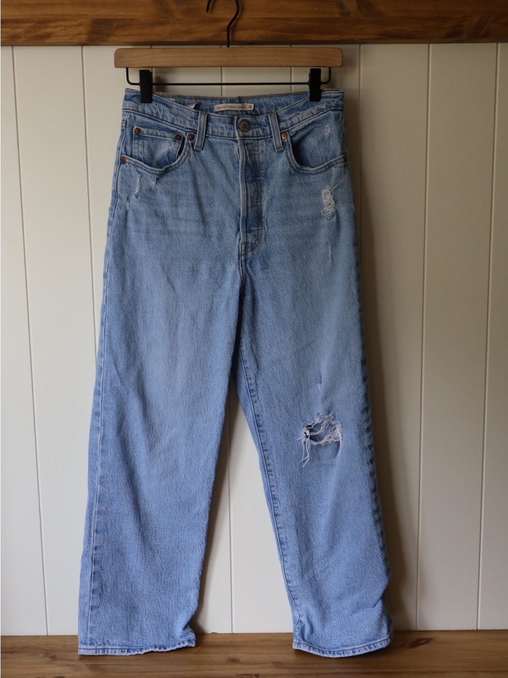 Levi’s Ribcage Straight Light Wash Distressed Straight-Leg Jeans Sz 28 Distresse